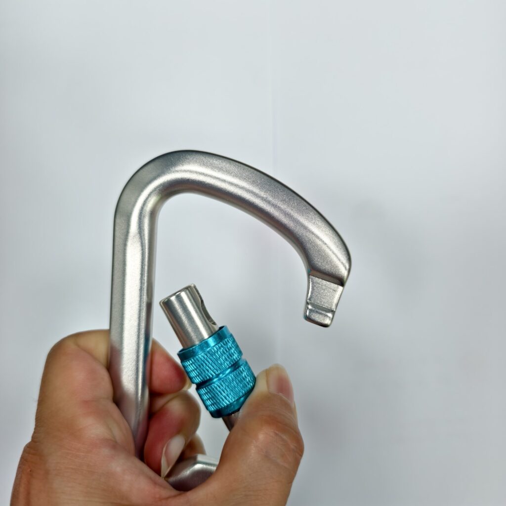 A2106N Silver locking Carabiner