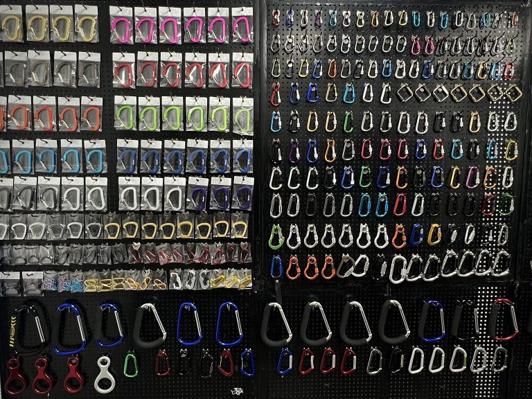 What are the differences in the materials used for carabiner parts?