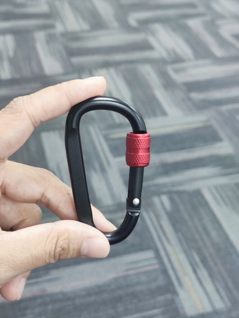 Screw lock carabiner
