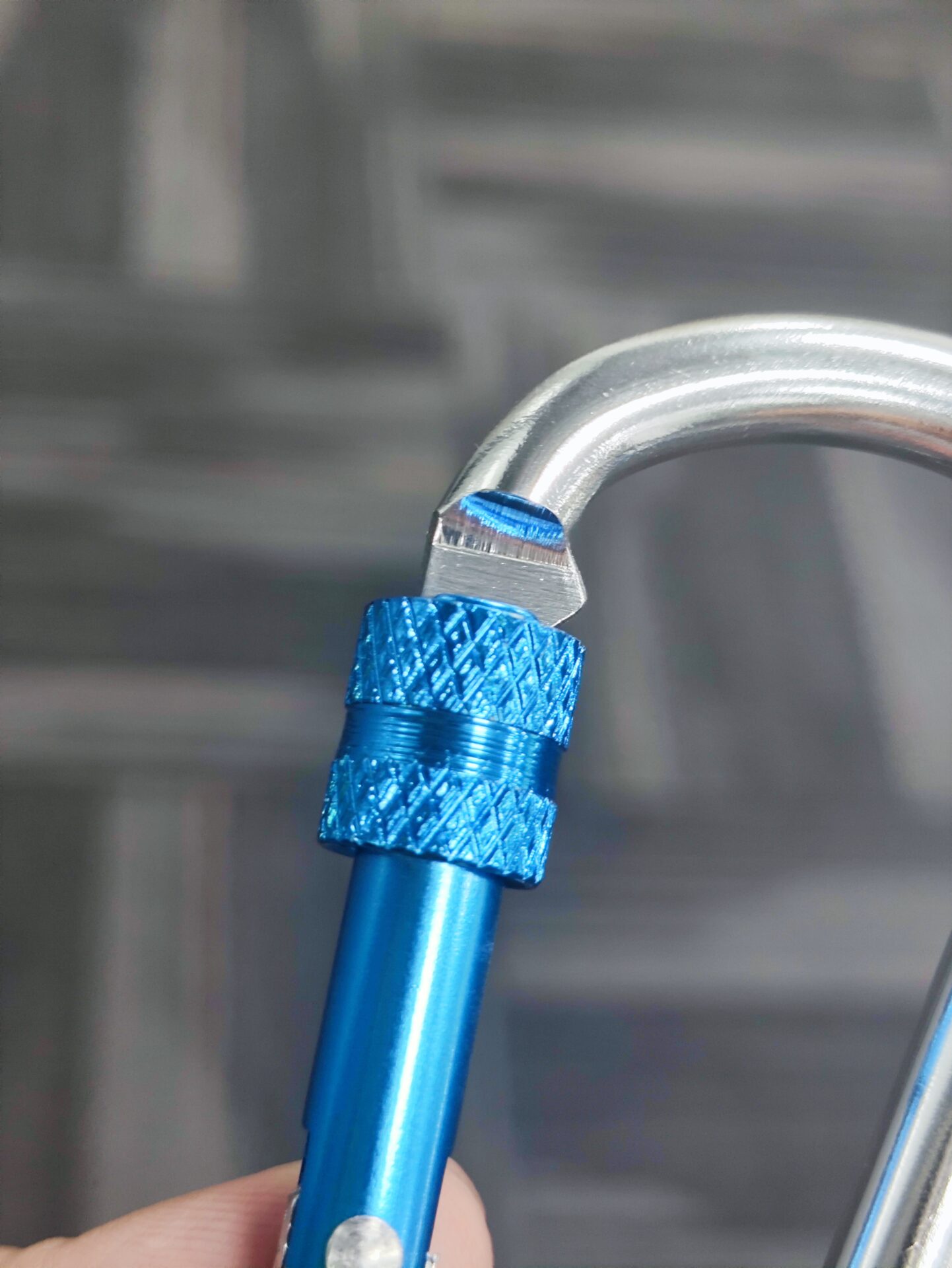 Screw-Lock Aluminum Carabiner