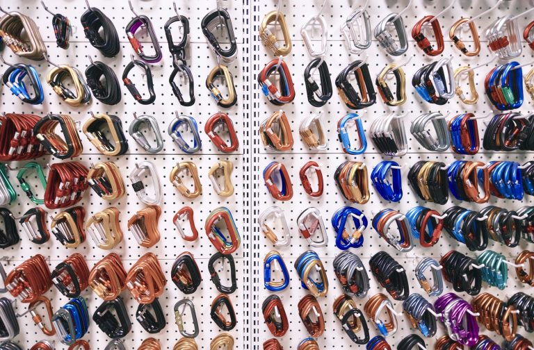 Choosing Carabiner: why Does the Outdoor Climbing Brand Prefer 7075 Aluminum Alloy?