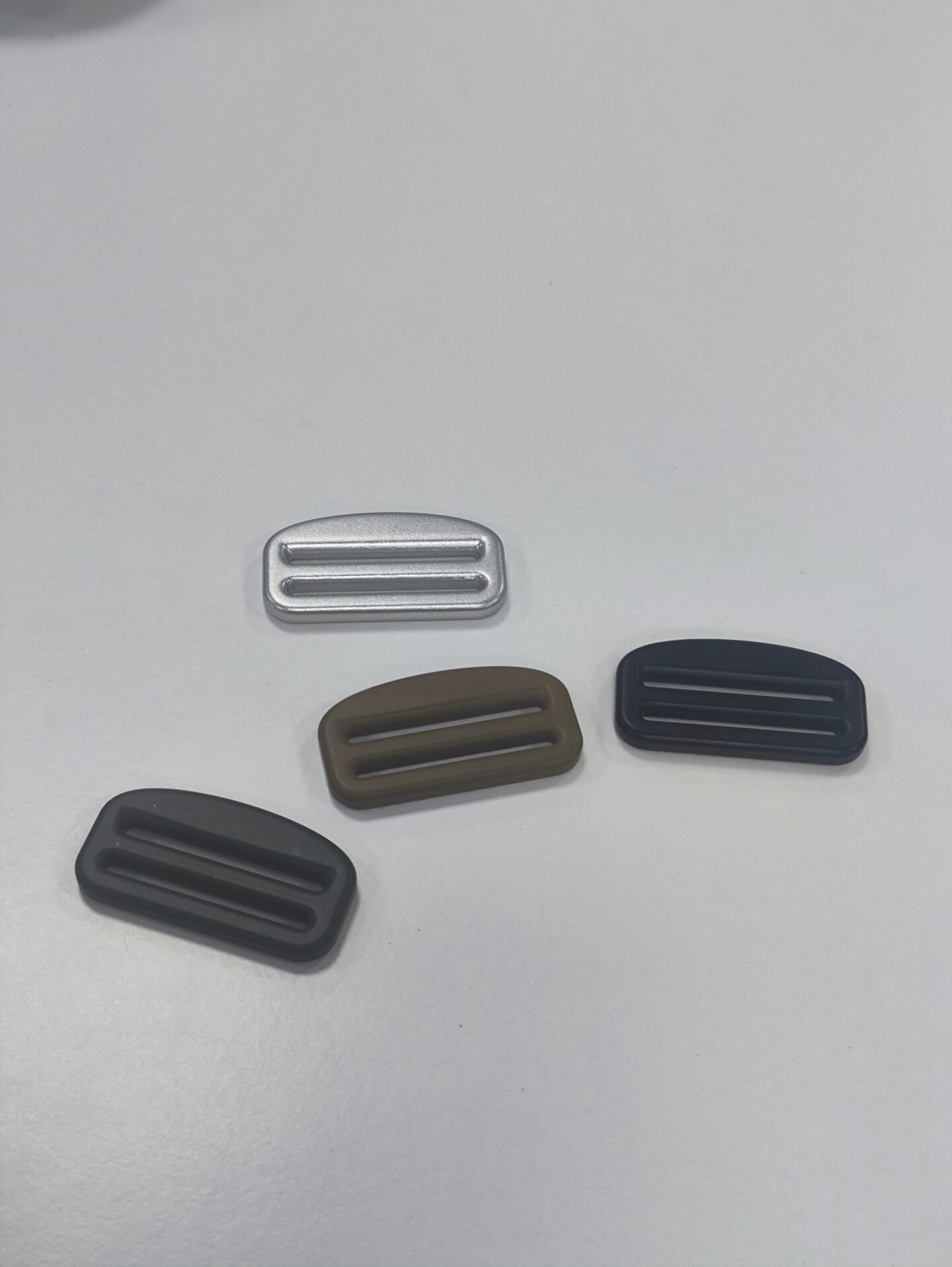 Rounded edge ladder lock buckle